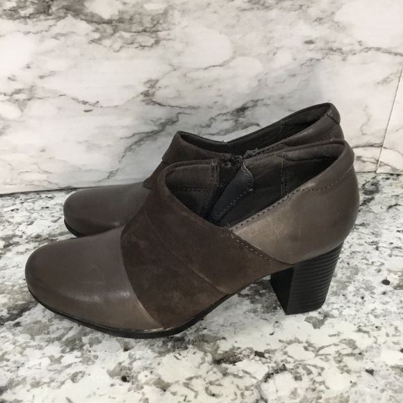 Clarks Women's Brown Leather Ankle Bootie - Picture 2 of 12